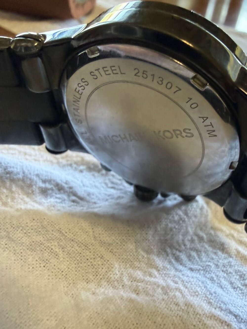 Michael Kors MK -5579 Oversized Hutton Gunmetal Watch - Picture 4 of 7